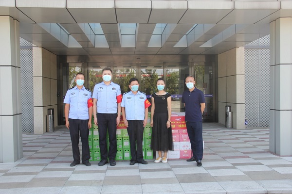 2愛心助農(nóng)，慰問抗疫一線人員.jpg